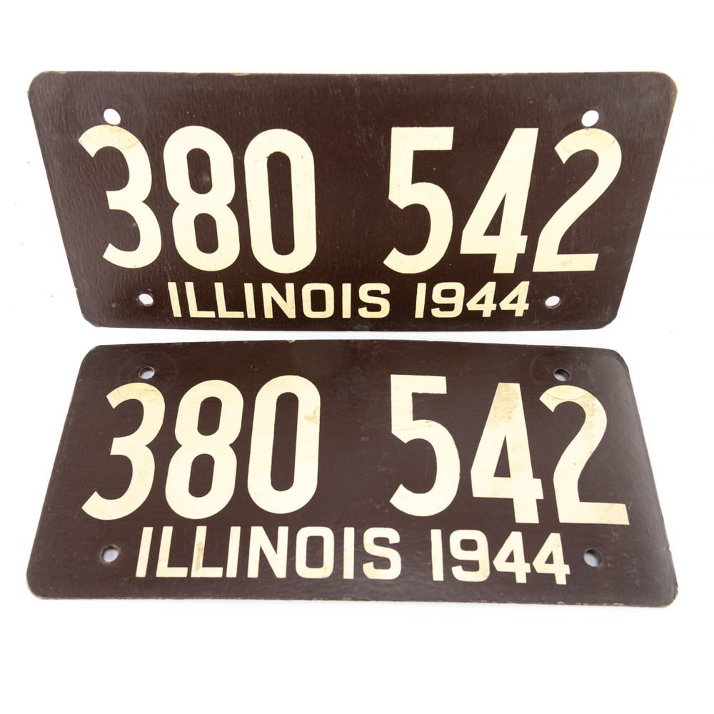 Illinois 1944 Soybean License Plate Pair: # 380 542 pair in VG original condition. See pics. From the Jim Dvorak collection.