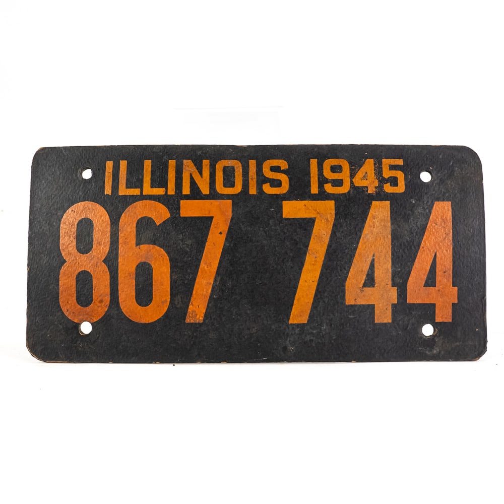 Illinois 1945 License Plate: # 867 744 soybean plate in VG original condition. See pics. From the Jim Dvorak collection.
