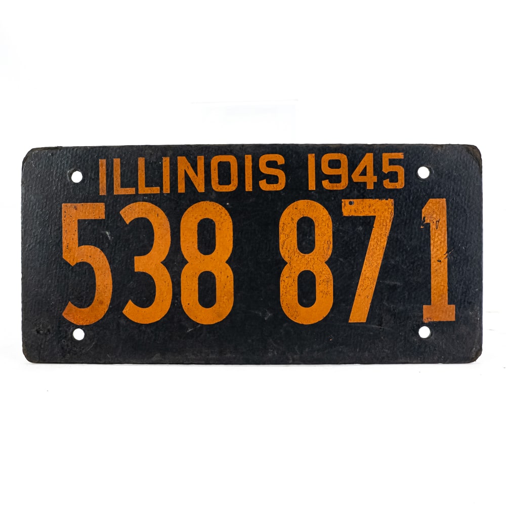 Illinois 1945 License Plate: # 538 871 soybean plate in VG original condition. See pics. From the Jim Dvorak collection.