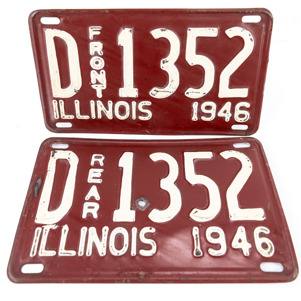 Illinois 1946 Dealer License Plate Pair: # D 1352 pair in good+ to VG original condition. See pics