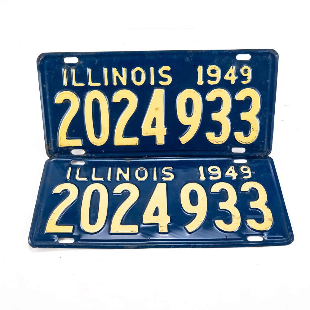 Illinois 1949 License Plate Pair: # 2024933 pair in VG original condition. See pics. From the Jim Dvorak collection.