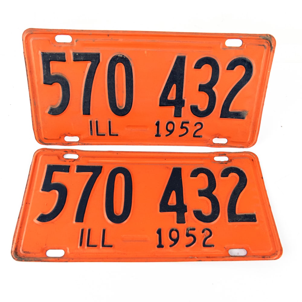 Illinois 1952 License Plate Pair: # 570 432 pair in VG original condition. See pics.