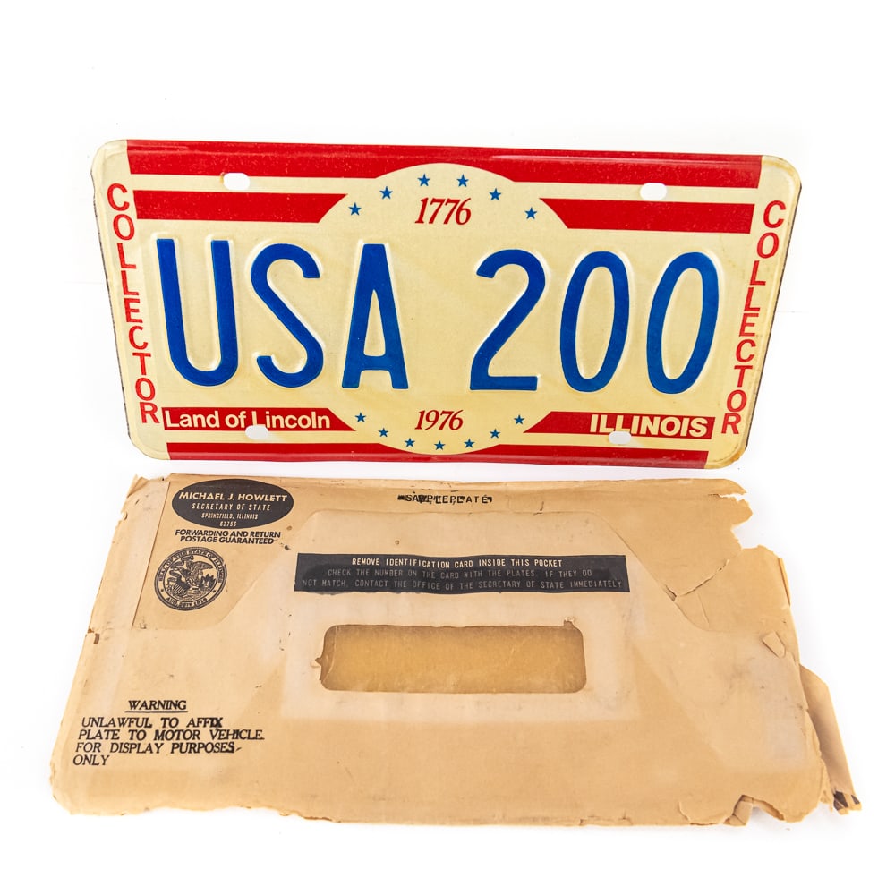 Illinois 1976 Sample License Plate: # USA 200 bicentennial sample plate in VG original condition with light edge rust in original mailing envelope. See pics. From the Jim Dvorak collection.