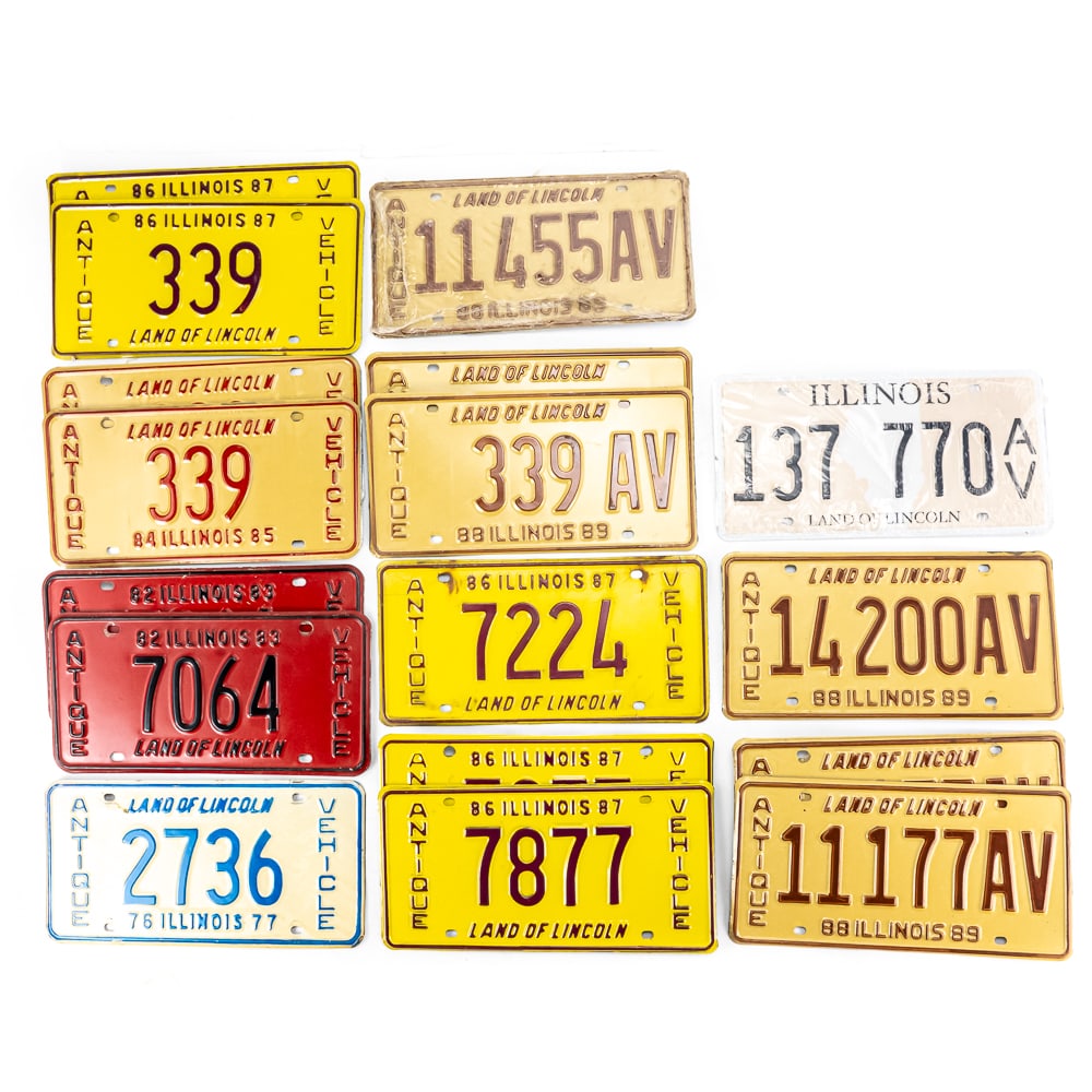 Illinois 1977-90 Antique Vehicle License Plates: Lot of AV plates from 1977 - 1990 all in VG condition. See pics. From the Jim Dvorak collection.