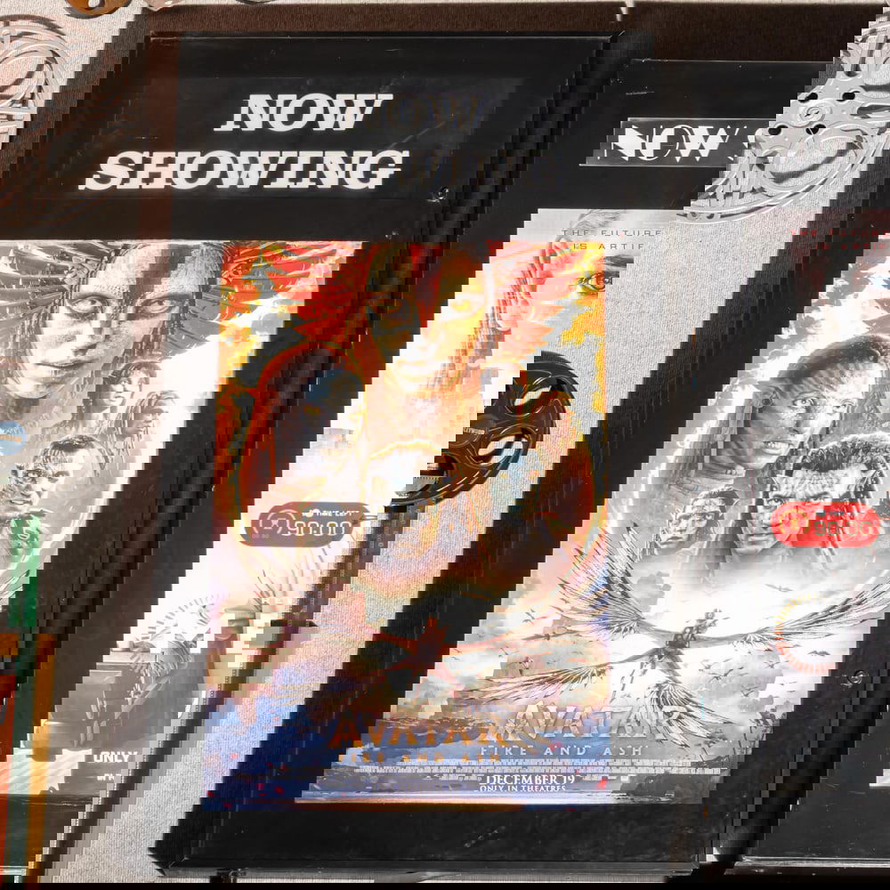 Now Showing Movie Poster Case: Back lit Now Showing one sheet movie poster case in good condition. Has lock and key. Overall measures 32" wide, 53.25" tall, 3.5" deep. Please use photos to judge condition and bid accordingly.