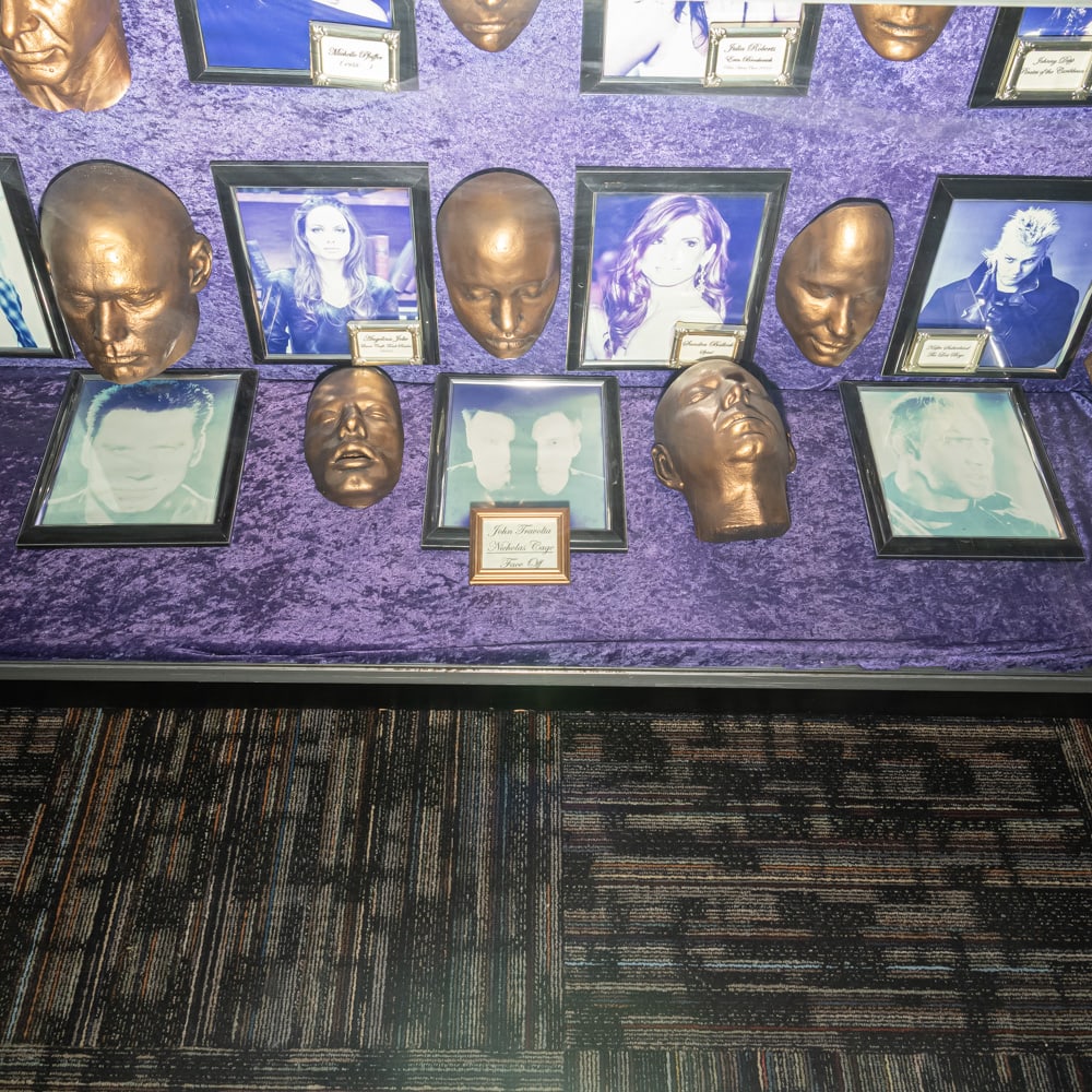 J. Travolta & N. Cage Life Masks for Face/Off: John Travolta and Nicholas Cage life masks for the 1997 movie, Face/Off. In good condition. Comes with 8 X 10 framed color photos of Travolta and Cage.Life masks are created for special effects