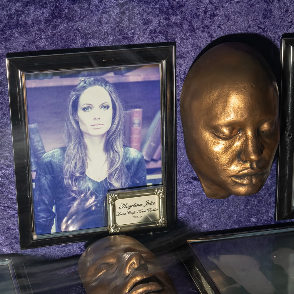 Angelina Jolie Life Mask for 2001 Tomb Raider: Angelina Jolie Life Mask for the 2001 movie Lara Croft: Tomb Raider. In good condition. Comes with an 8 X 10 color photo of Jolie. Life masks are created for special effects makeup artists to develop