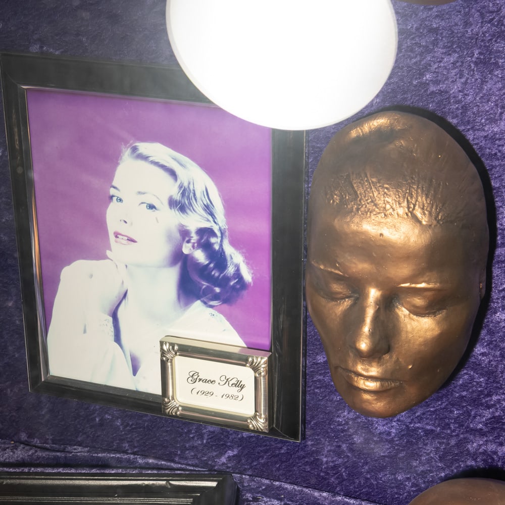 Grace Kelly Life Mask: Life mask of Grace Kelly for an unknown movie. In good condition. Comes with an 8 X 10 framed color photo of Kelly. Life masks are created for special effects makeup artists to develop prosthetic