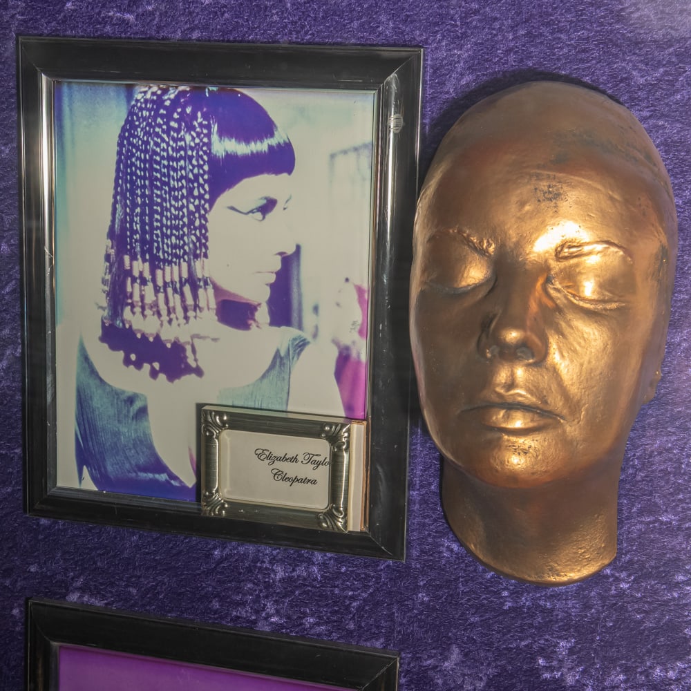 Elizabeth Taylor Life Mask for Cleopatra: "I will not be told where I can go and where I cannot go!" Life mask of Elizabeth Taylor for the 1963 movie, Cleopatra. In good condition. Comes with an 8 X 10 framed color photo of Taylor in