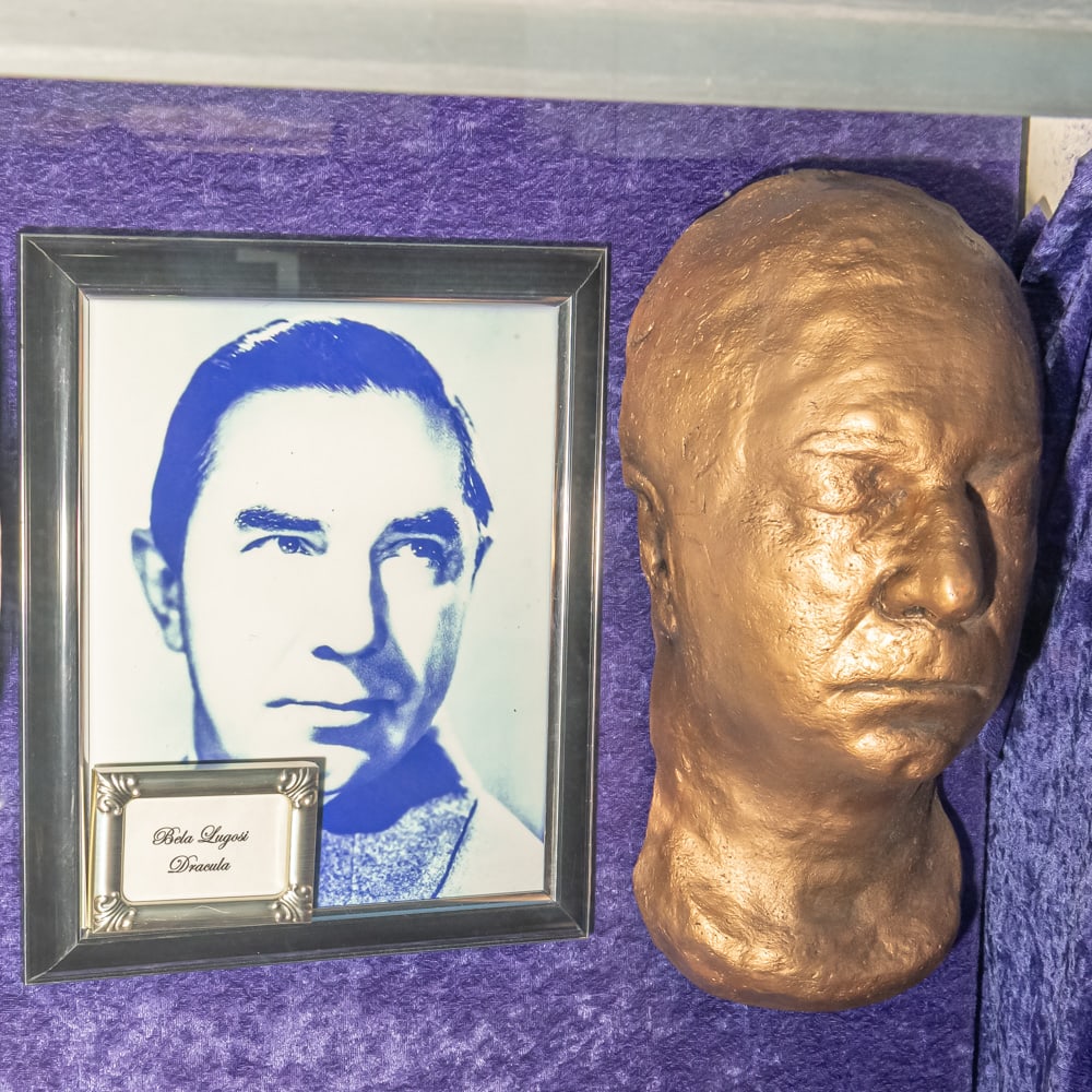 Bela Lugosi Life Mask for Dracula: "There are far worse things awaiting man than death" Life mask of Bela Lugosi for the 1931 movie, Dracula. In good condition. Comes with an 8 X 10 framed photo of Lugosi in character. Life masks are