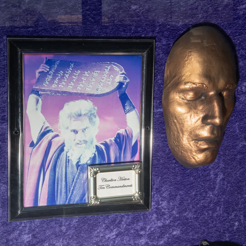 Charlton Heston Life Mask for The Ten Commandments: "Let my people go!" Life mask of Charlton Heston for the 1956 movie, The Ten Commandments. In good condition. Comes with an 8 X 10 framed photo of Heston in character as Moses. Life masks are