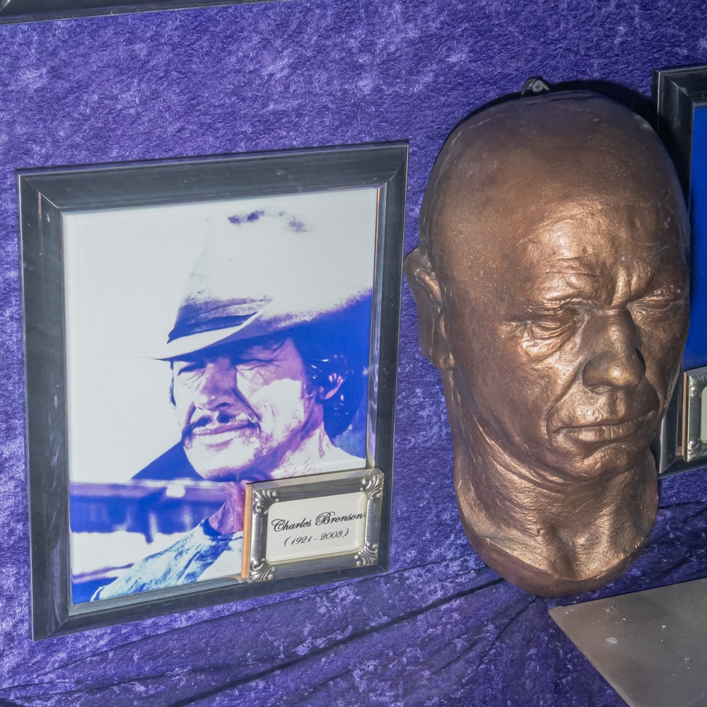 Charles Bronson Life Mask: Life mask of Charles Bronson for an unknown movie. In good condition. Comes with an 8 X 10 framed color photo of Bronson. Life masks are created for special effects makeup artists to develop
