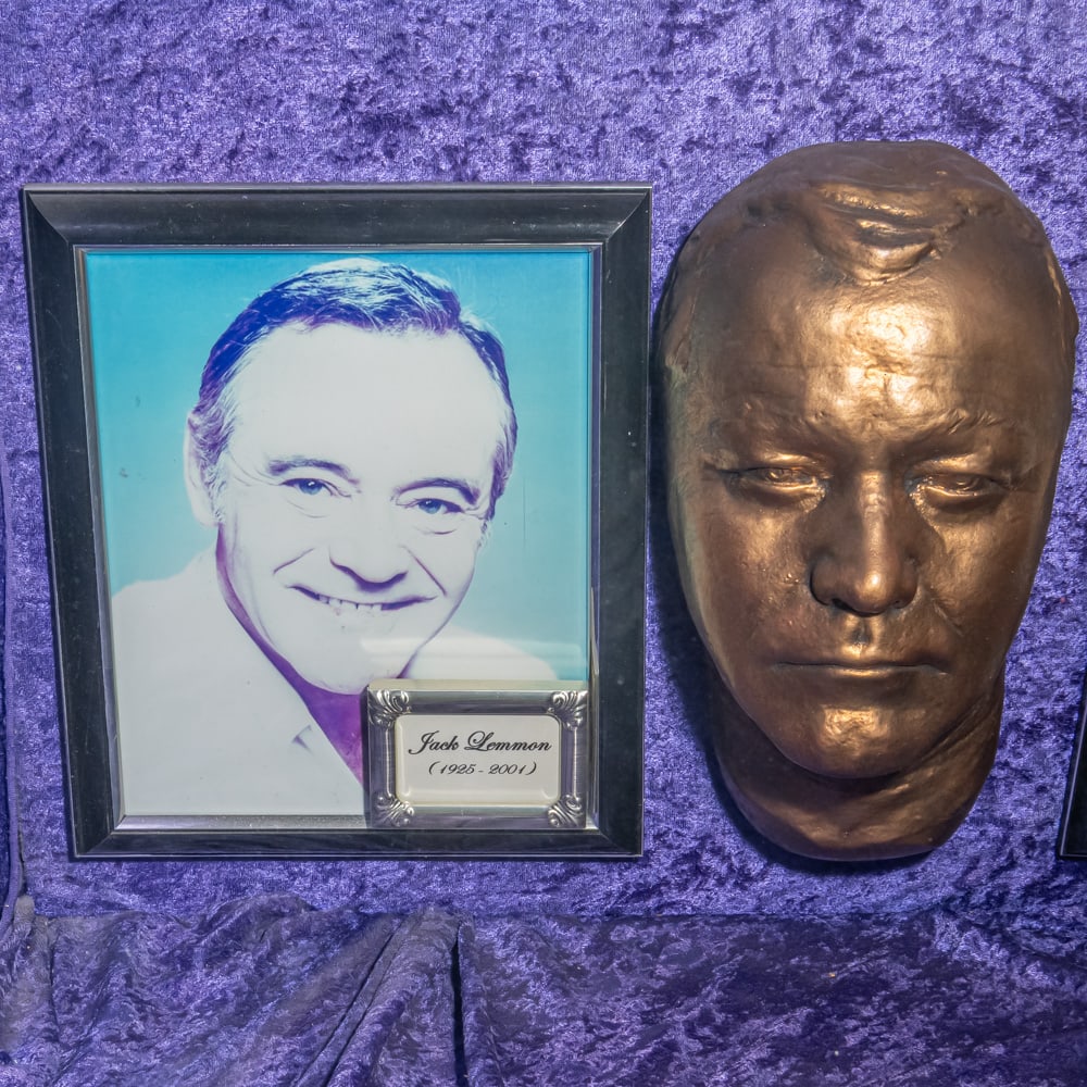 Jack Lemmon Life Mask: Life mask of Jack Lemmon for an unknown movie. In good condition. Comes with an 8 X 10 framed photo of Lemmon. Life masks are created for special effects makeup artists to develop prosthetic
