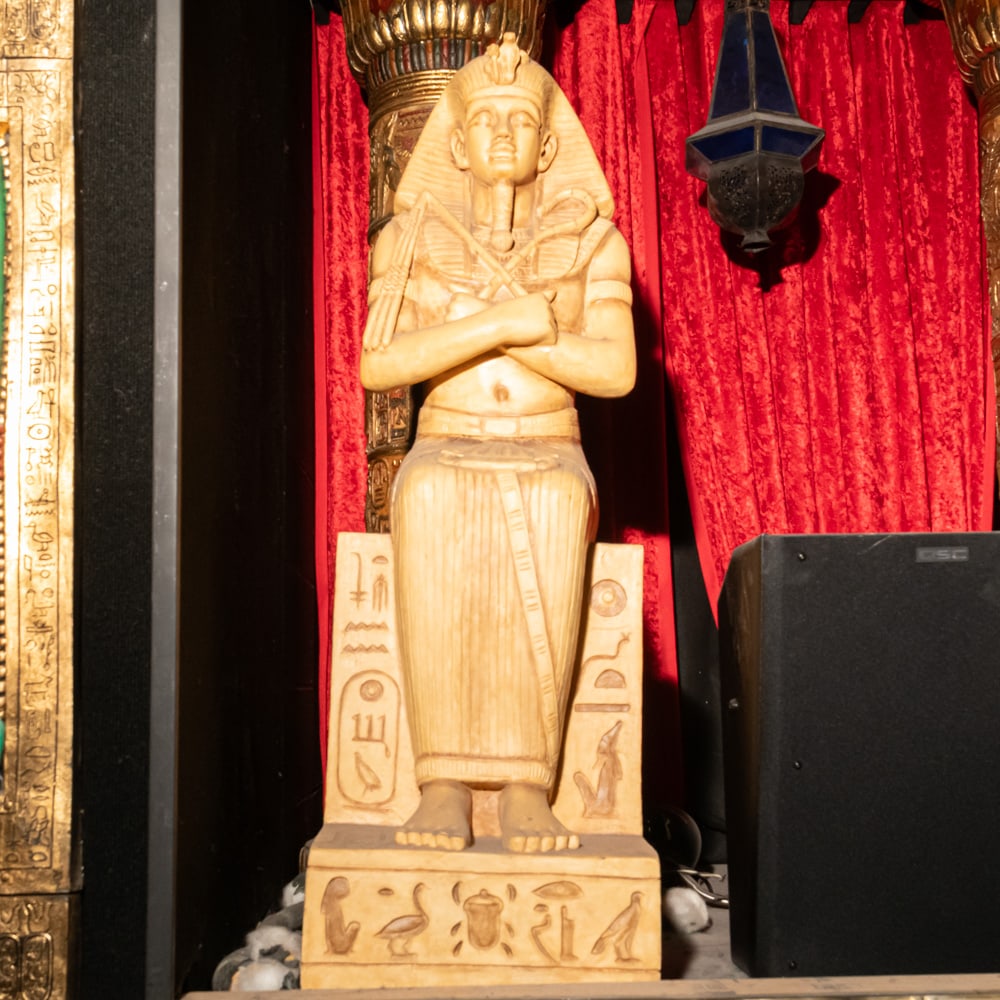 48" Seated Pharaoh Mummiform Sculpture: Seated Pharaoh in classic Osirisian pose with regal headdress in mummiform stance sculpture. Handsome contemporary display, a real conversation starter. Presents extremely well and in very good overal
