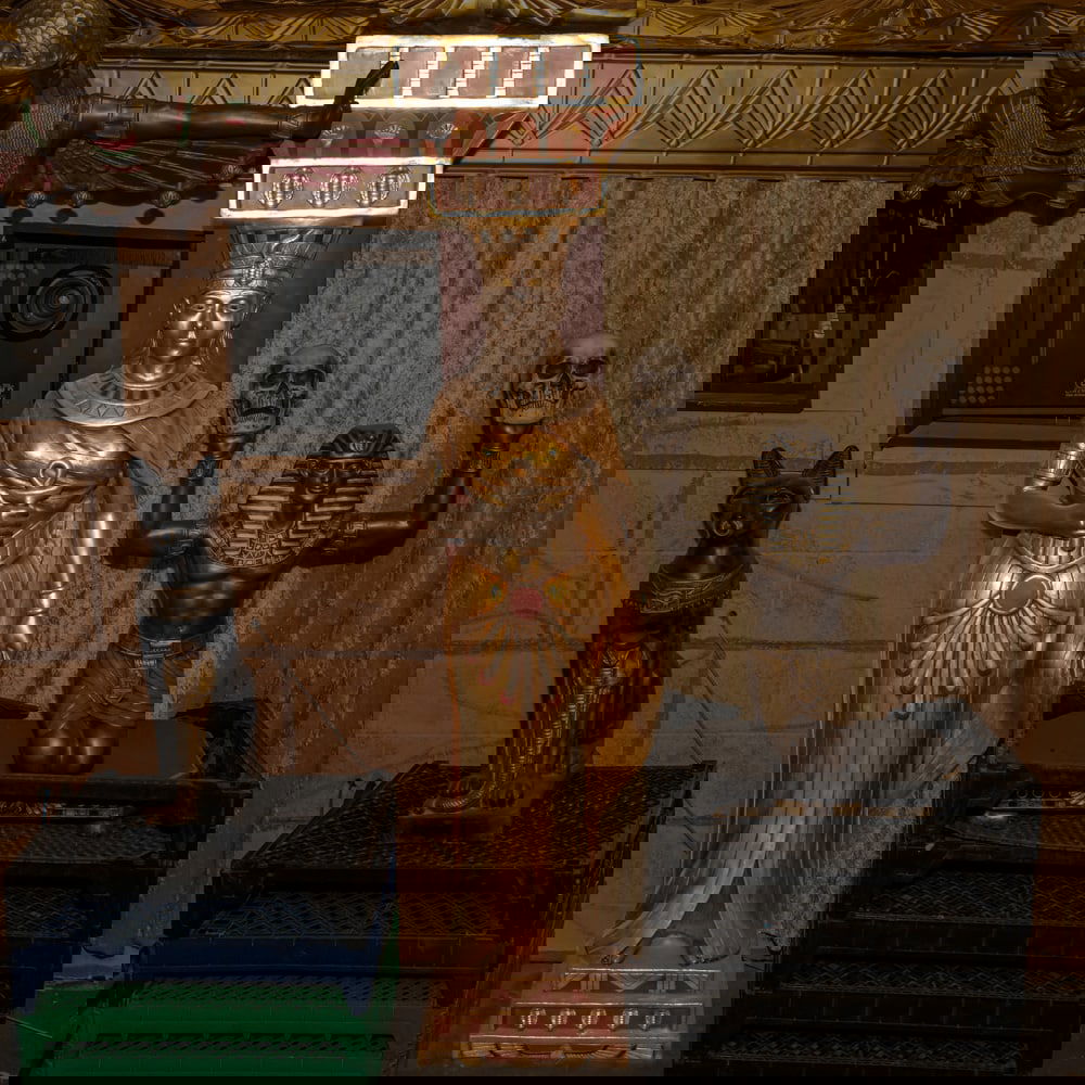 Lifesize Egyptian Queen Statue (1 of 4)