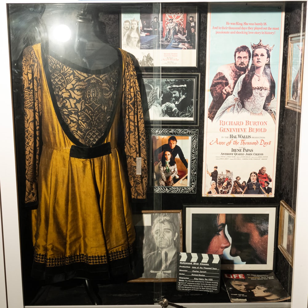 Richard Burton King Henry VIII Costume: Richard Burton screen worn costume as King Henry VIII in the 1969 movie, Anne of a 1000 Days. This movie won an Academy Award for Best Costumes. In good condition. Includes display torso, an insert mo
