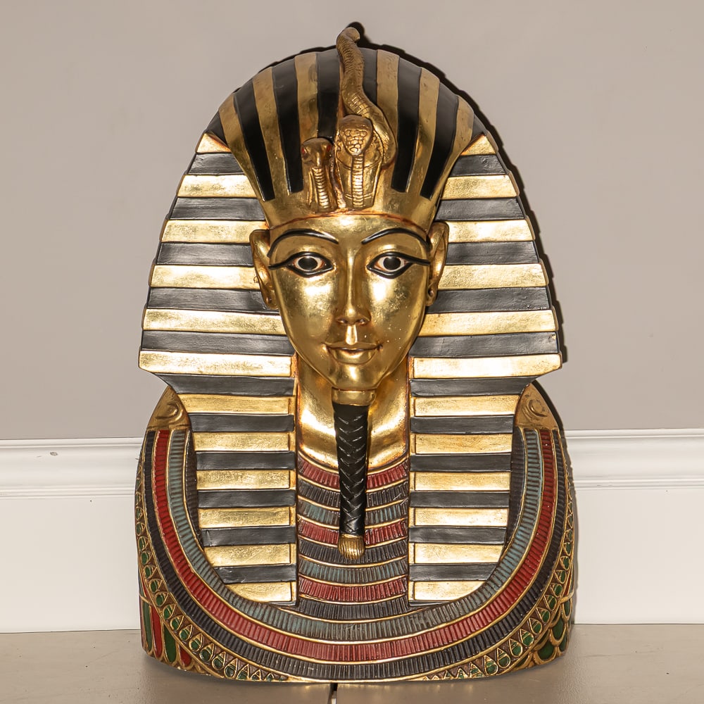 Decorative Golden Tutankhamun Burial Mask Redux: Decorative Golden Tutankhamun Burial Mask Redux Sculpture. Attractive sculpture showcases a decorative Tutankhamun death mask, inspired by the masterpiece discovered on 1922 which is presented for vie
