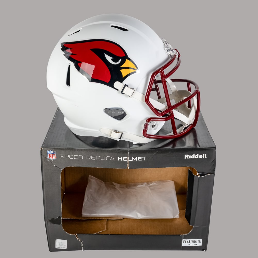 Arizona Cardinals Riddell Speed Replica FS Helmet: Arizona Cardinals Riddell Speed Replica Full Size Helmet, flat white. Excellent overall condition still featured inside original packaging. NFL Licensed, Perfect addition to your collection.
