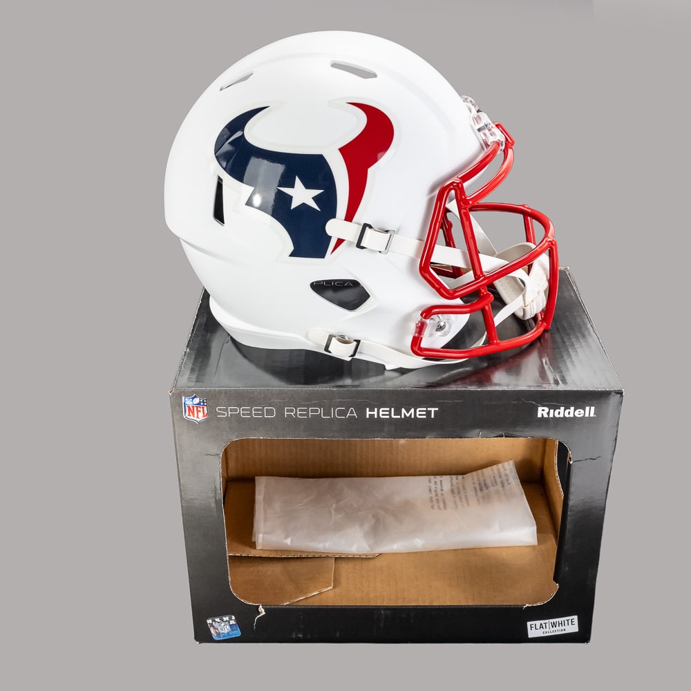 Houston Texans Riddell Speed Replica FS Helmet: Houston Texans Riddell Speed Replica Full Size Helmet, flat white. Excellent overall condition still featured inside original packaging. NFL Licensed, Perfect addition to your collection. Fantastic