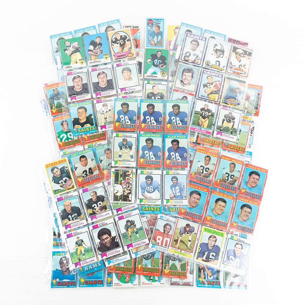 (215) Vintage 1970s-80s NFL Football Cards (1 of 14)