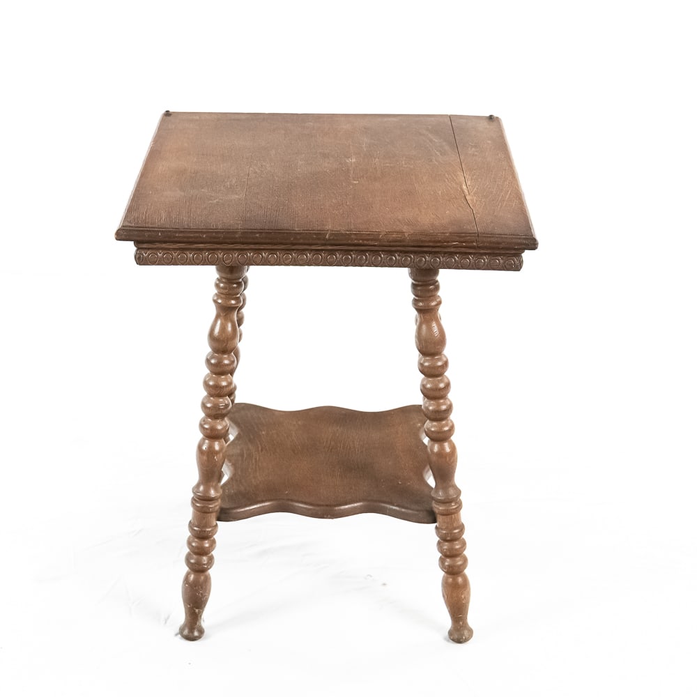 Small Oak End Table (1 of 8)