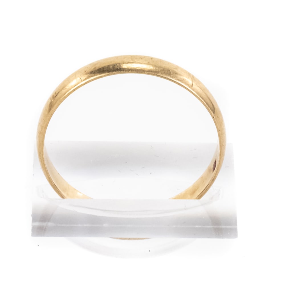 Men's 10k Yellow Gold Wedding Band Size 11.5: Vintage Men's 10k yellow gold 4.06 mm wedding band with a total weight of 2.6 grams and sized 11.5. Presents well with some age and wear, perfect addition to your collection. Please use photos to judg
