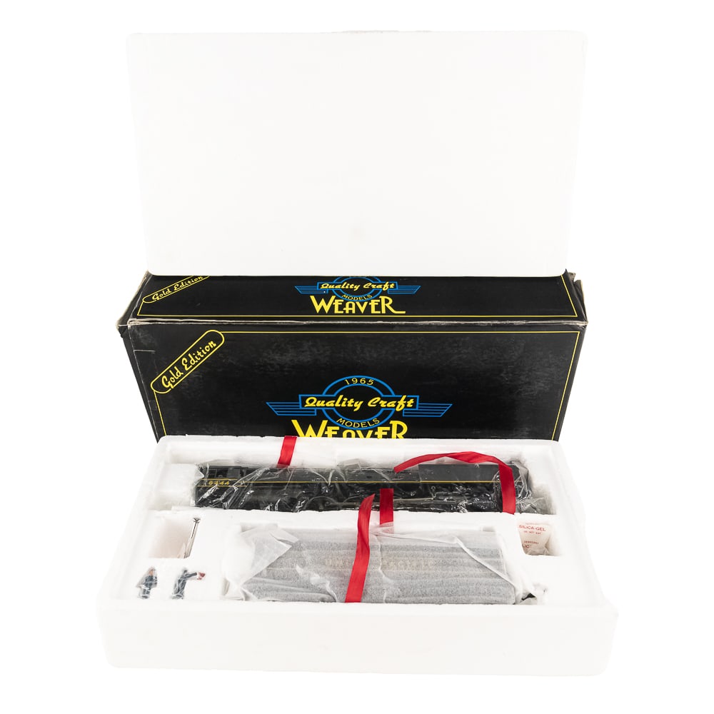 Weaver UP FEF 34-8-4 Northern Locomotive Tender: Weaver Gold Edition Union Pacific FEF 34-8-4 Northern O gauge 3 rail Diesel Engine with matching tender. Very good overall condition, still showcased inside original packaging and factory wrapping.