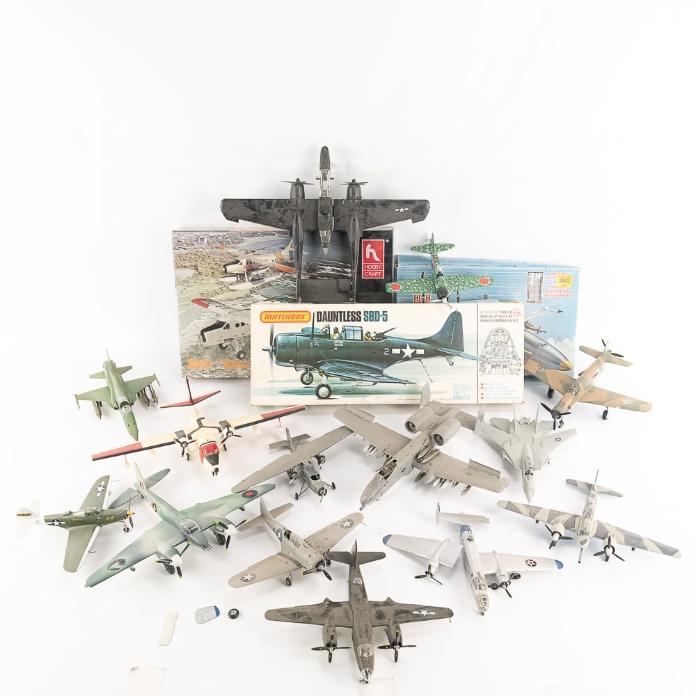 17 Vintage Assorted Toy Model Fighter Jet Airplane (1 of 12)