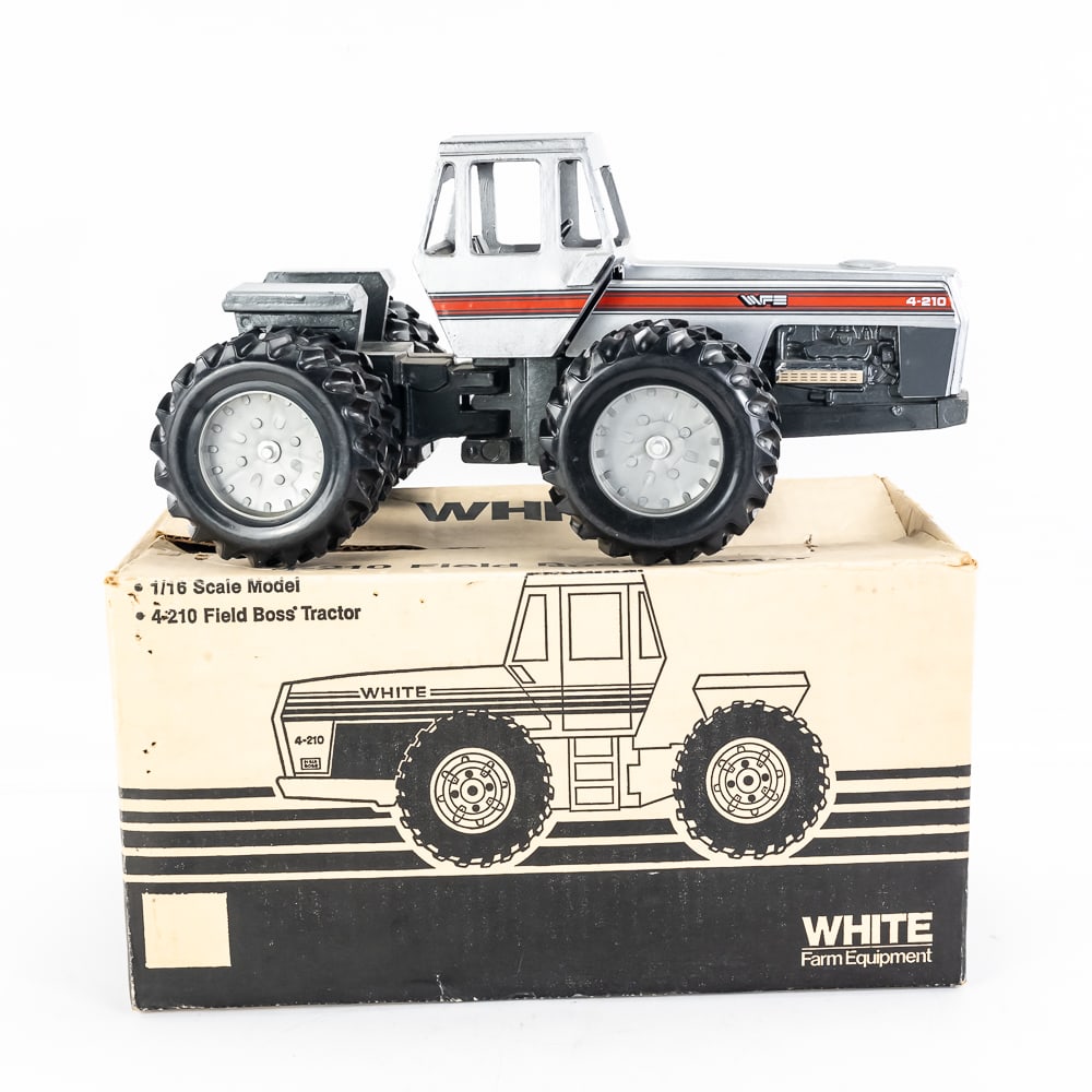Scarce White Field Boss Toy Tractor #4-240 w Box (1 of 13)
