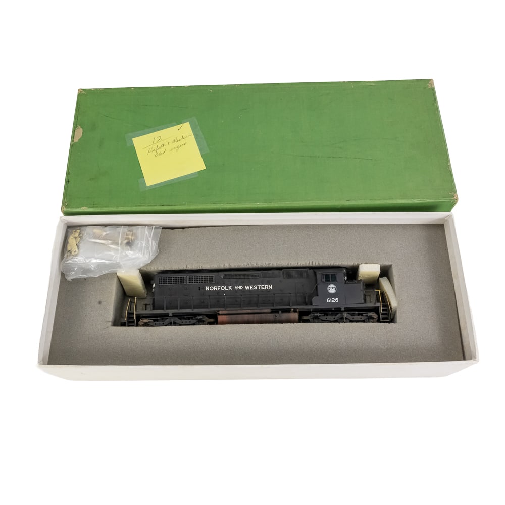 Overland CNR Norfolk Western SD-40-2 Locomotive: Overland Canadian National Railways CNR Norfolk & Western 6126 SD40-2 with wide Cab. Very good overall condition with minor cosmetic imperfections with some tarnish & discoloration. Presents