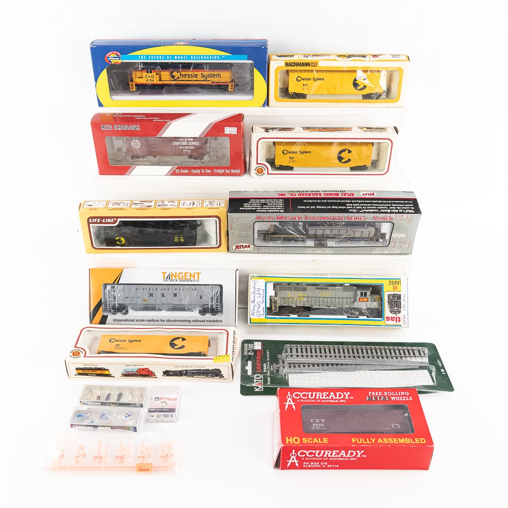 Atlas C&O SD35 L&N GP-40 Athearn Chessie Engine ++ (1 of 7)