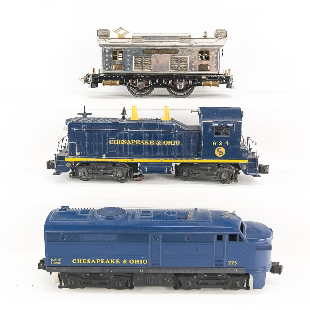 Chrome Lionel 253 Locomotive & C&O Switchers (1 of 13)