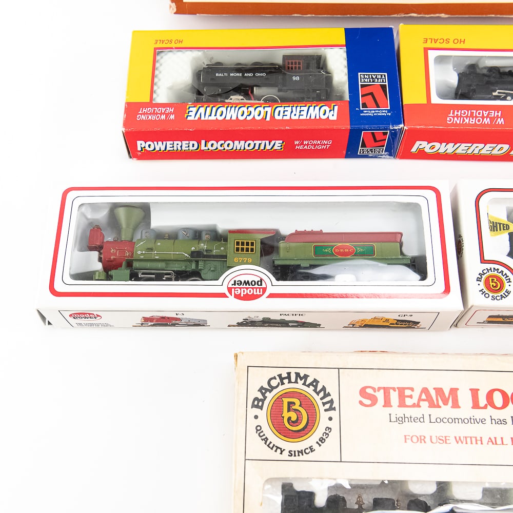 HO Diesel Engine with Locomotive Assorted Sets - 10