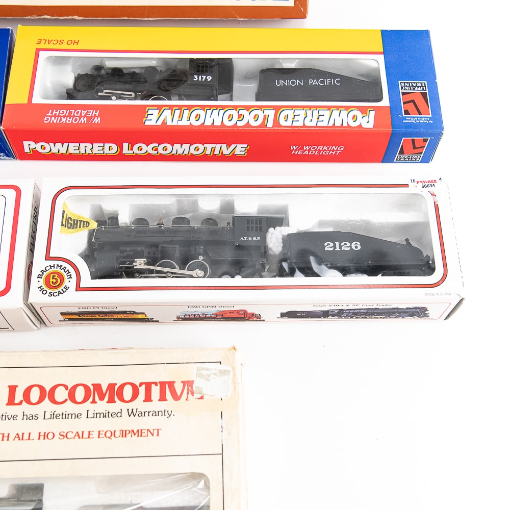 HO Diesel Engine with Locomotive Assorted Sets - 11