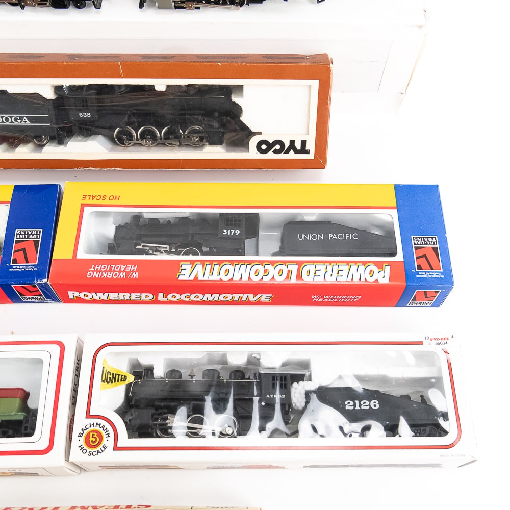 HO Diesel Engine with Locomotive Assorted Sets - 9