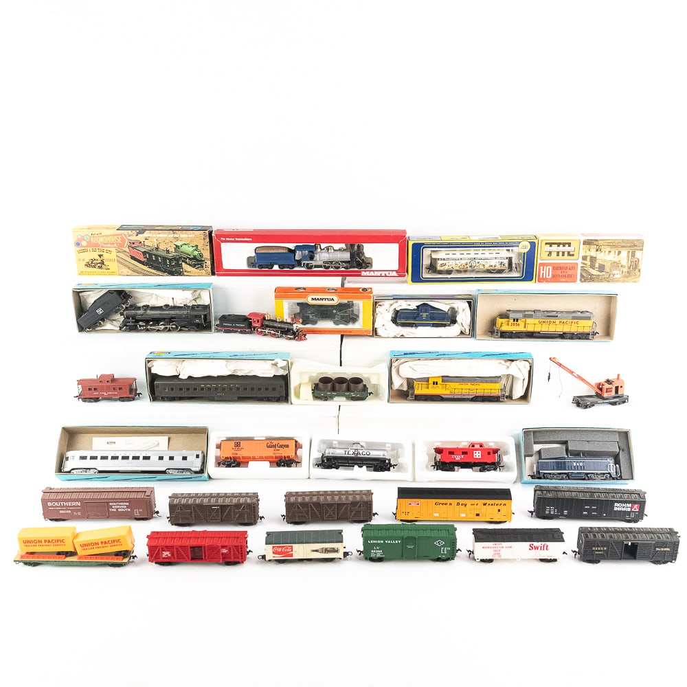 HO Diesel Engine & Railway Car Assortment (1 of 10)