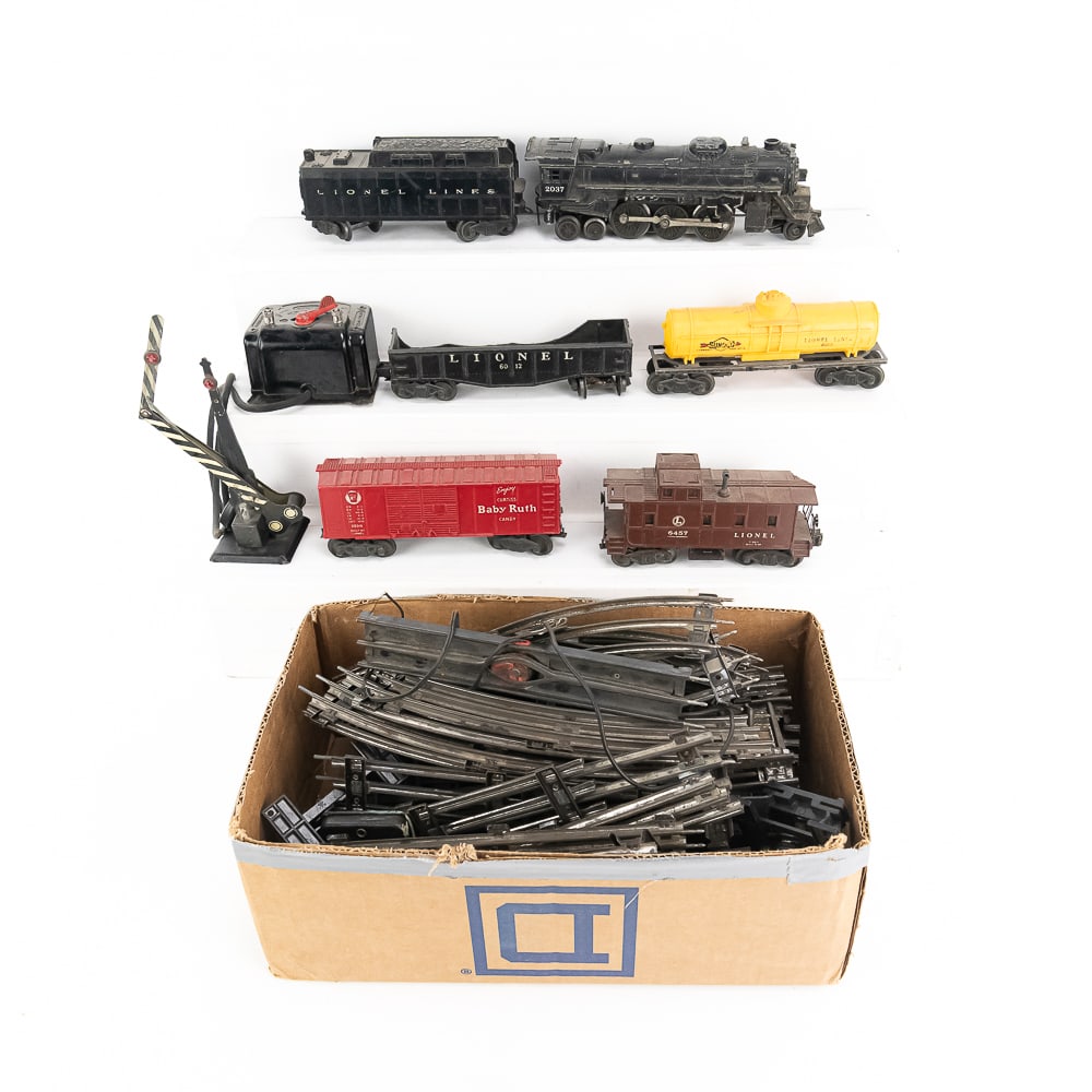 Lionel 2037 Engine with Tender & RR Cars & Track+ (1 of 7)