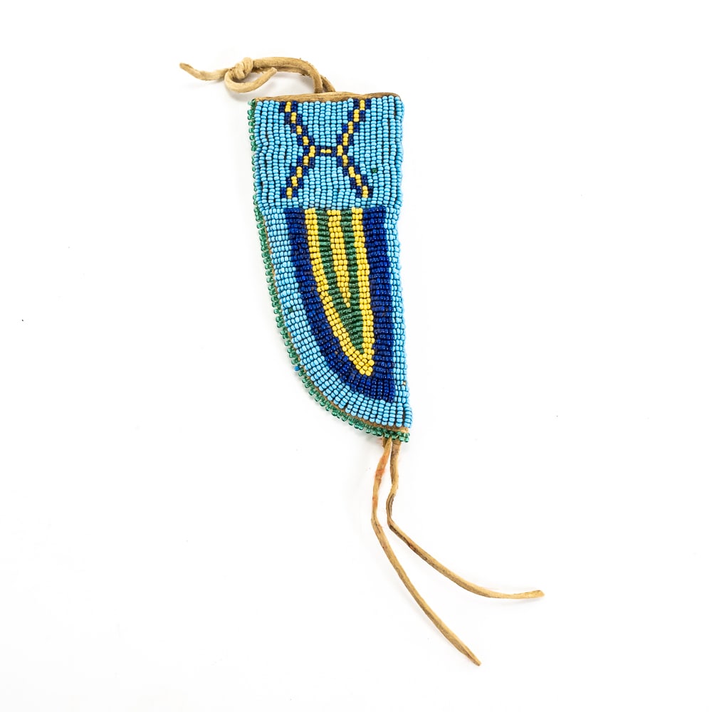 Mid-Century Native Style Child's Sheath: This diminutive 4.25-inch piece is a classic example of Native American style beadwork, most likely originating from the Plateau or Plains region during the mid-20th century. Given its small stature,
