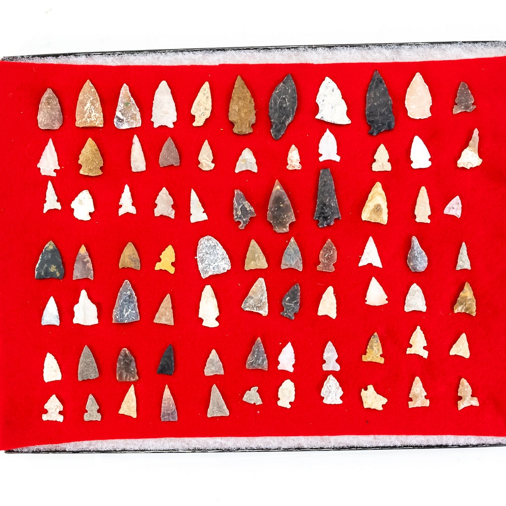 77pc Indigenous Stone Arrowhead Cache (1 of 7)
