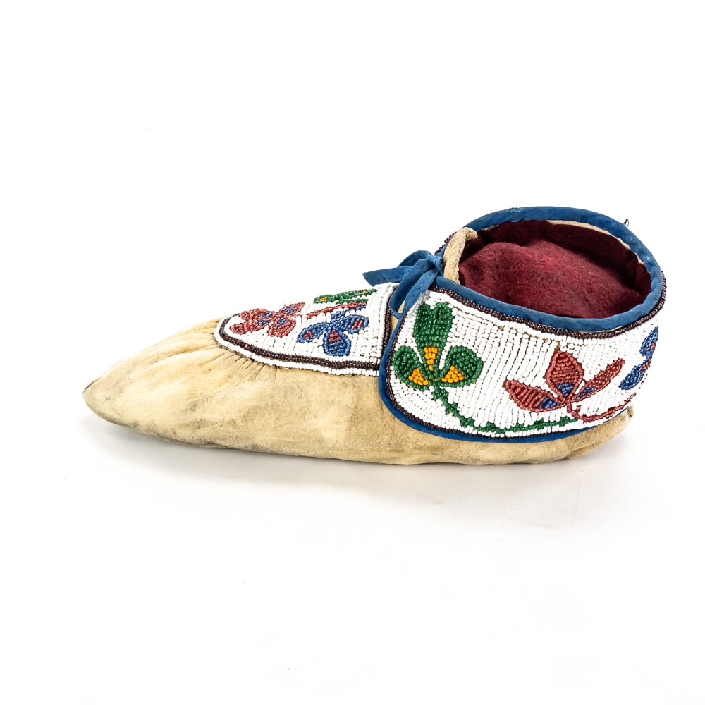 Beaded Native American Moccasins - 8