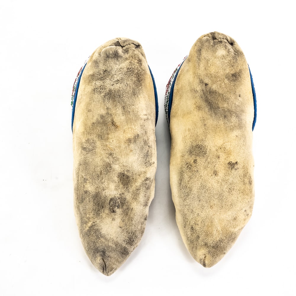 Beaded Native American Moccasins - 9