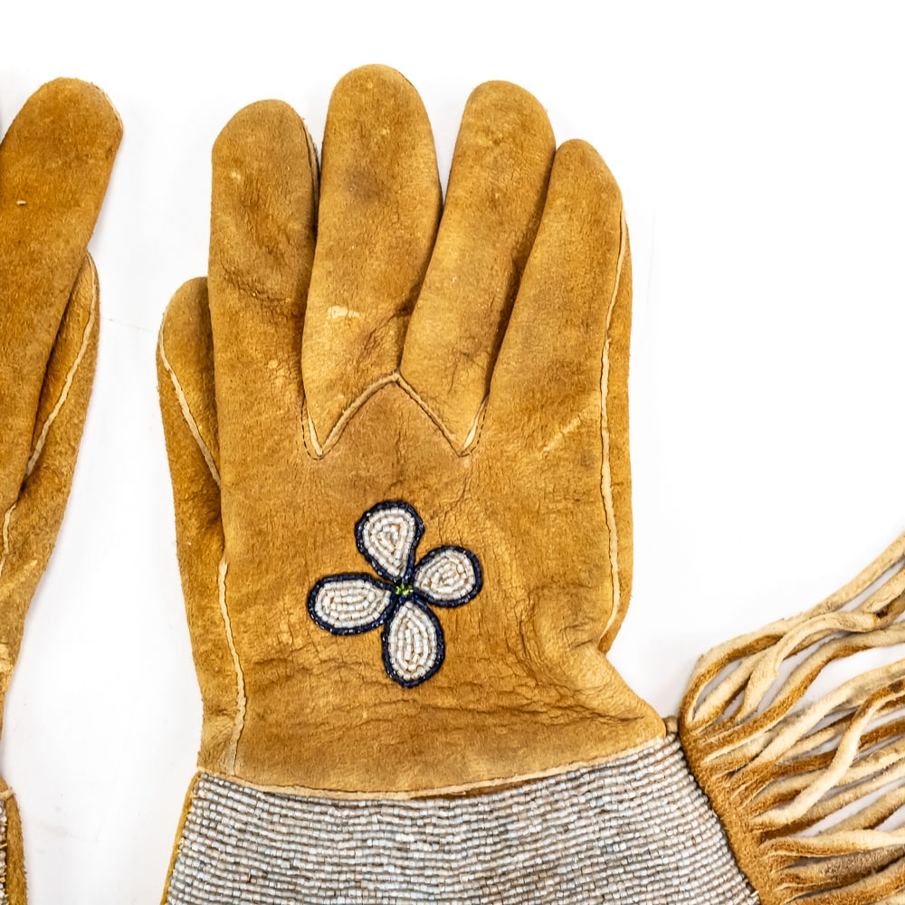 Native American Style Beaded Bison Gauntlets - 4