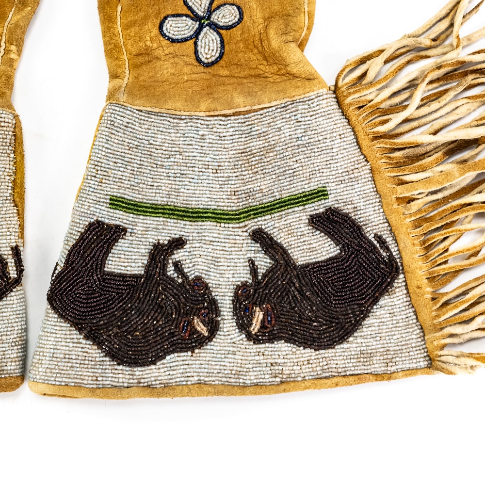 Native American Style Beaded Bison Gauntlets - 5