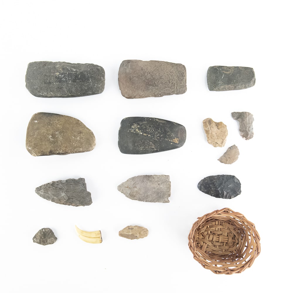 Native American Wabash Indiana Artifact Collection: This versatile collection from the Wabash, Indiana, area serves as a fascinating lithic record of regional history, featuring twelve projectile points and bifacial scrapers, a small fossil, and an