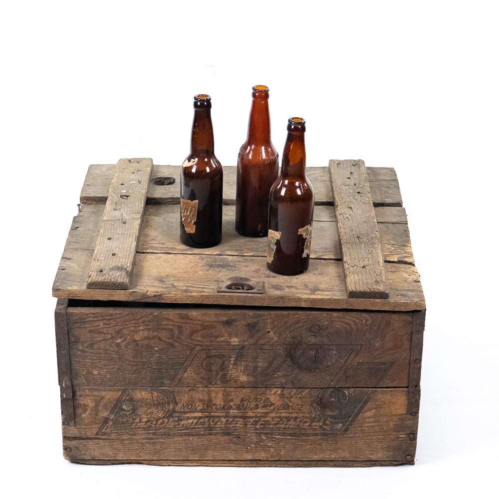 Antique Schiltz Beer Crate and bottles.: This collection of four items features a Schiltz Beer crate that would have held 3 dozen beer bottles. This is an exceptional piece of American brewing history from the Prohibition era