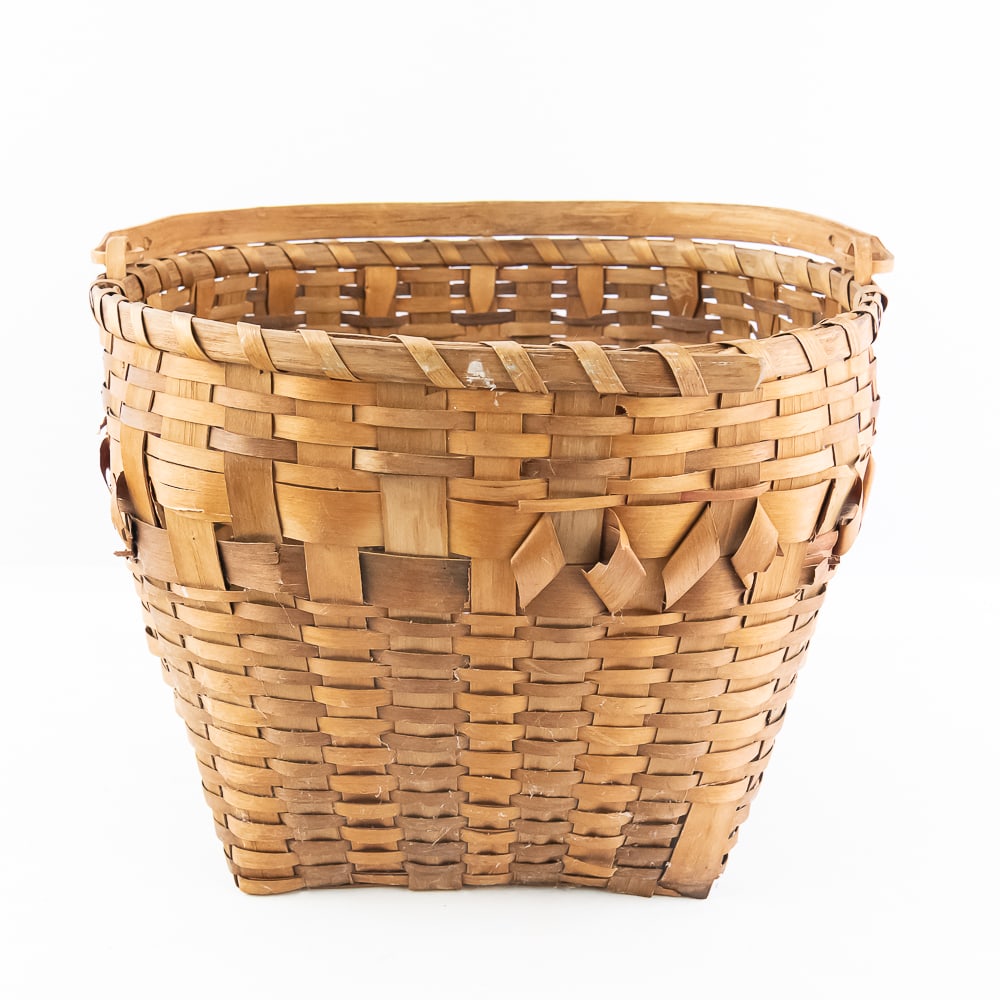 1950s Winnebago Splint Basket: Winnebago or Ho-Chunk hand woven gathering basket circa 1950's. Handcrafted with interwoven strips of wood featuring a sturdy swivel handle. The basket is woven with a beautiful diamond pattern in a
