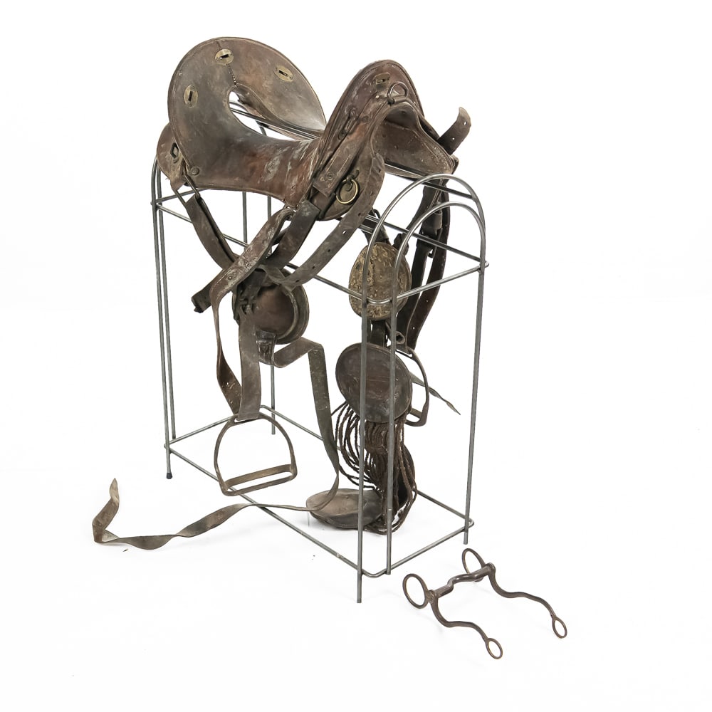 U.S. Military M1904 Cavalry Saddle & Bit: This is a classic piece of American military history: a U.S. Model 1904 McClellan Cavalry Saddle, featuring the distinct open-seat design intended to reduce weight and protect the horse's spine. Const