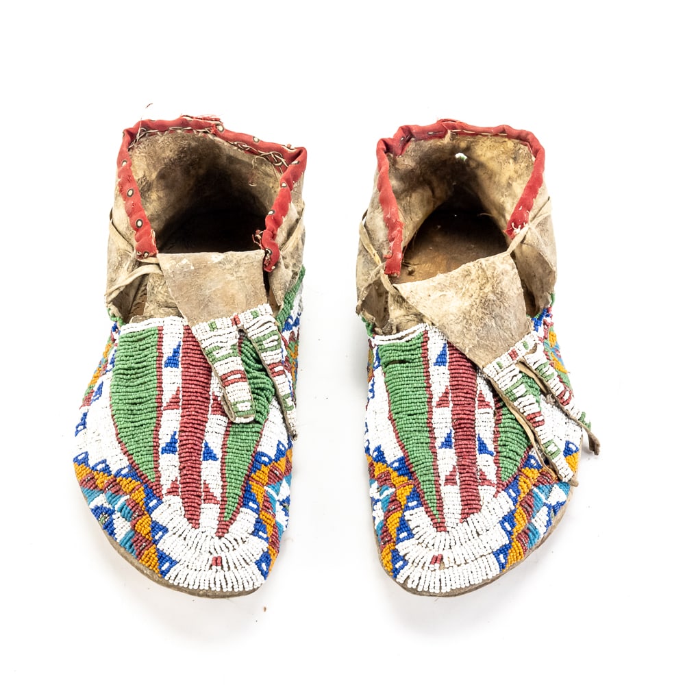 Native American Beaded Plains Moccasins Pair (1 of 11)