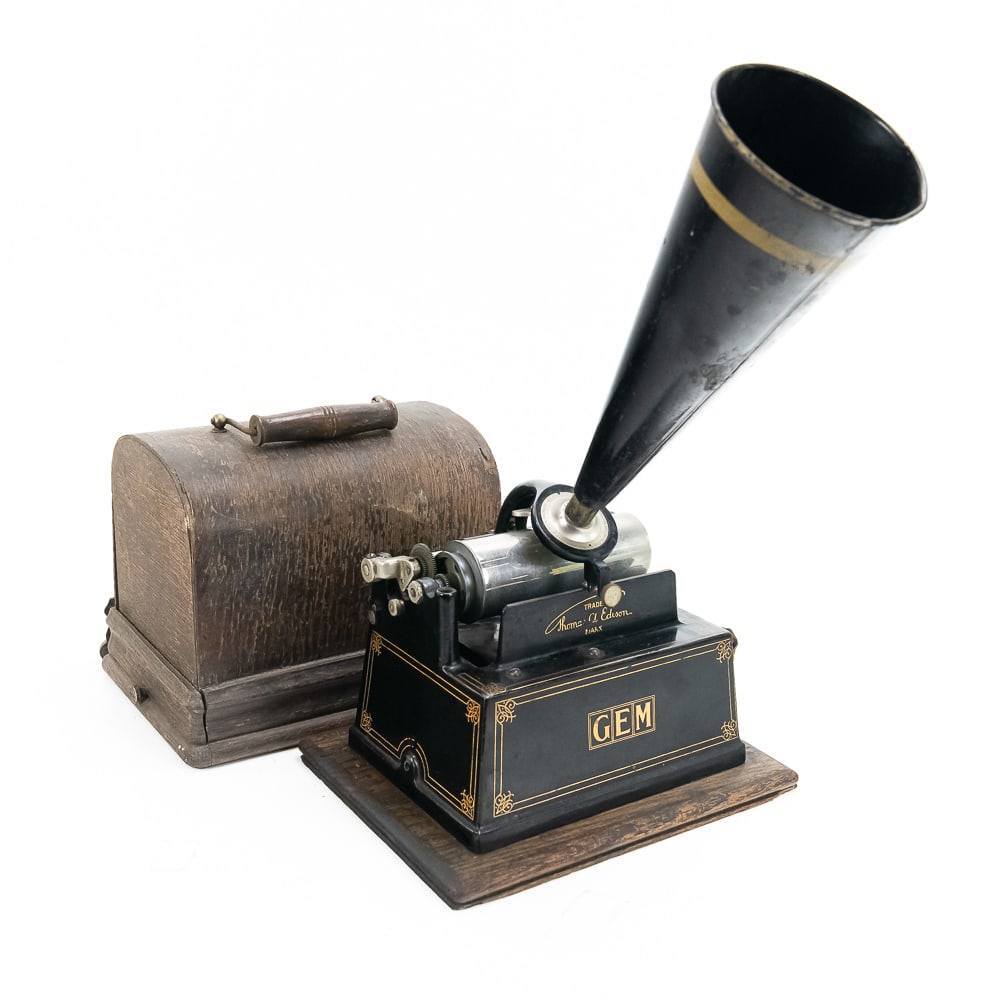 Edison Black Model B 2/4 Min Gem Phonograph: Edison Model B Gem with a 2/4 minute attachment and a K reproducer. Machine has a broken spring. Mandrel and carriage move freely. Very nice double pinstripe in VG condition. K reproducer has both sty