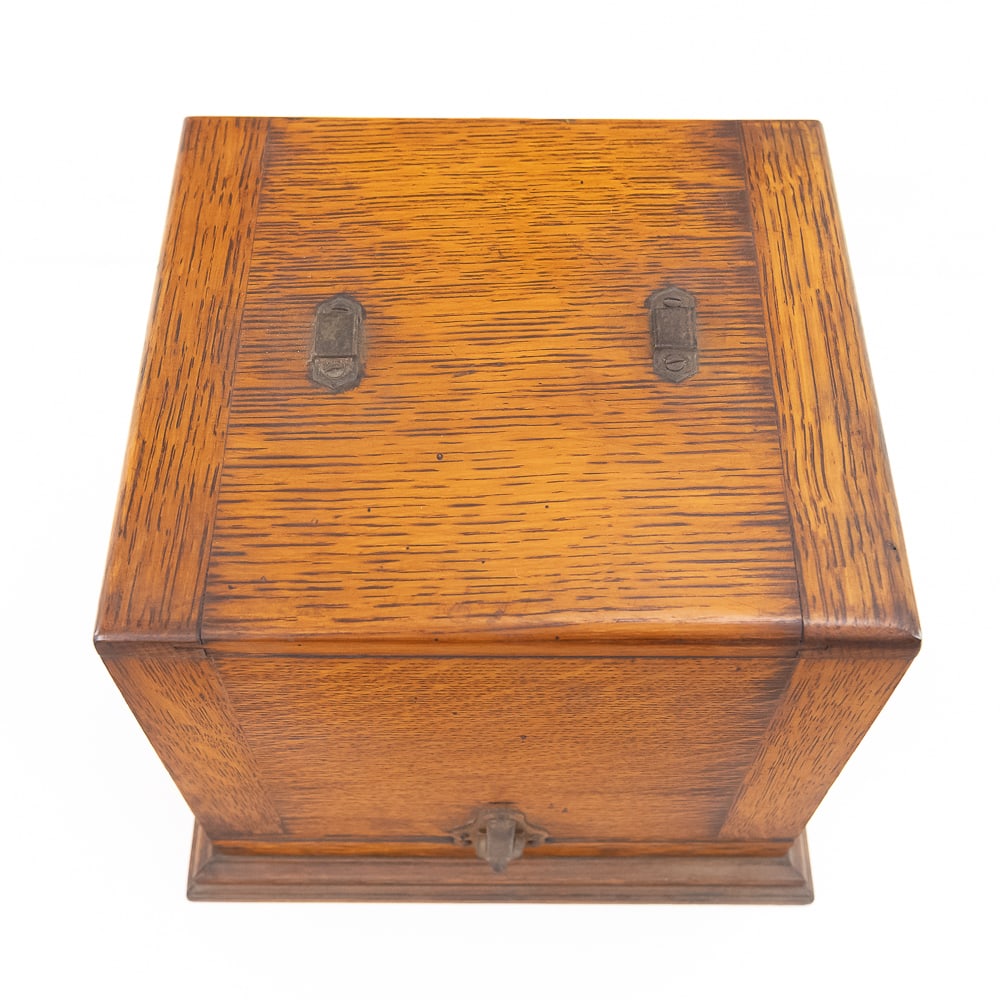 Oak Berliner Phonograph Record Storage Case. - 2